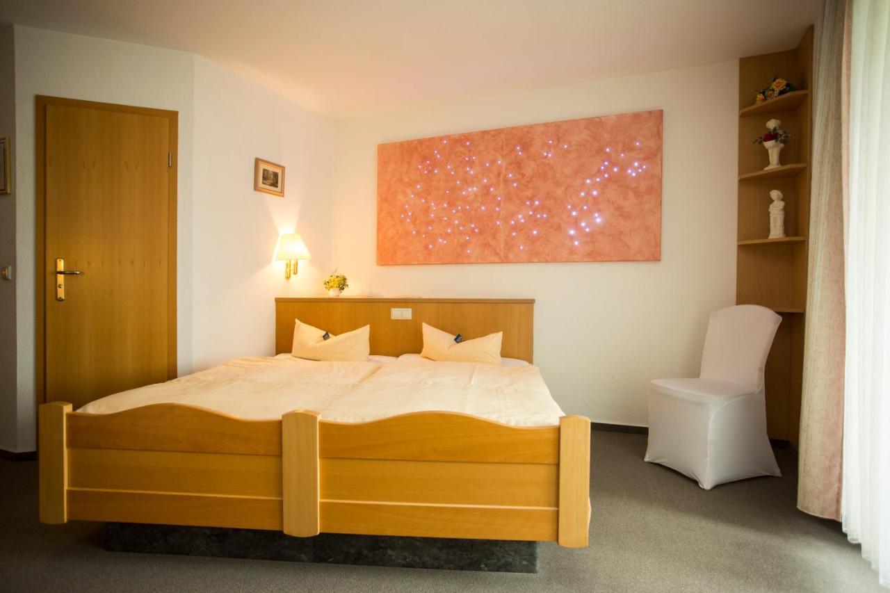 Hotel Und Restaurant Karpfenschaenke Schenkendobern Dış mekan fotoğraf