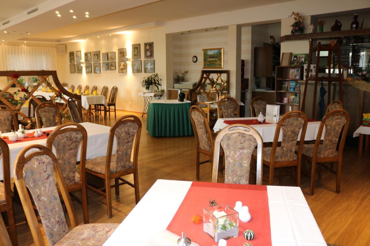 Hotel Und Restaurant Karpfenschaenke Schenkendobern Dış mekan fotoğraf
