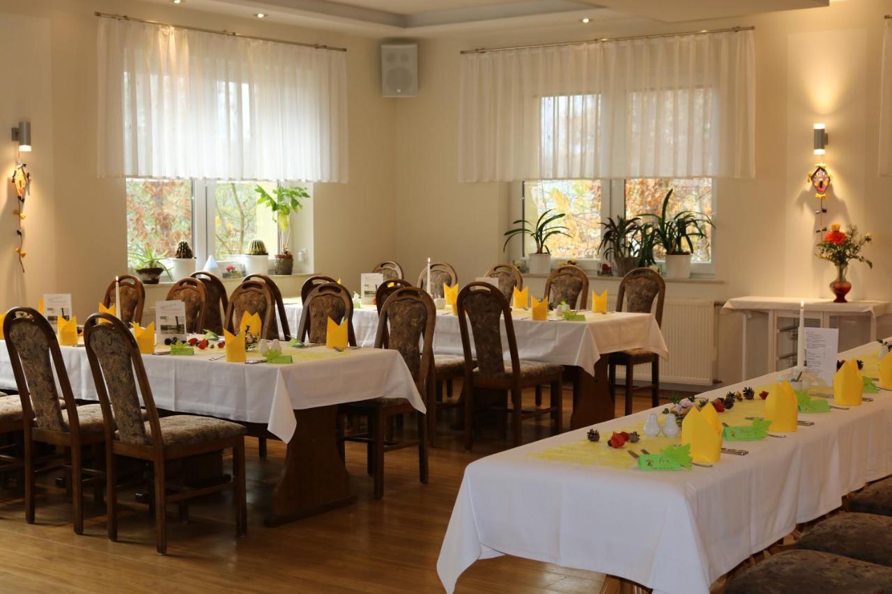 Hotel Und Restaurant Karpfenschaenke Schenkendobern Dış mekan fotoğraf
