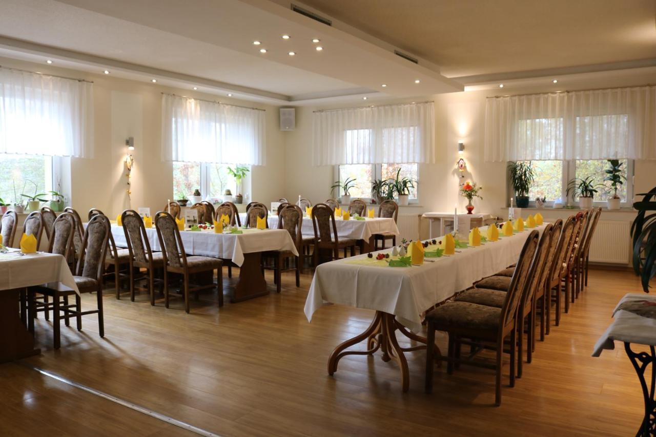Hotel Und Restaurant Karpfenschaenke Schenkendobern Dış mekan fotoğraf